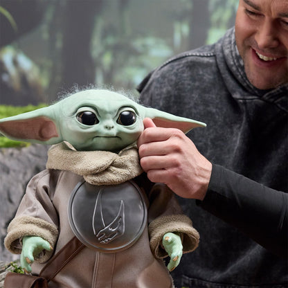 Star Wars Ultimate Grogu 1:1 Scale Premium Animatronic Replica — interaction with side of head
