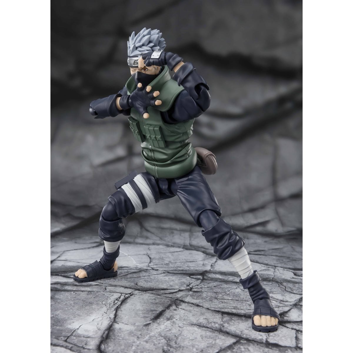 Naruto Shippuden Kakashi Hatake The famed Sharingan Hero S.H.Figuarts Action Figure - Reissue